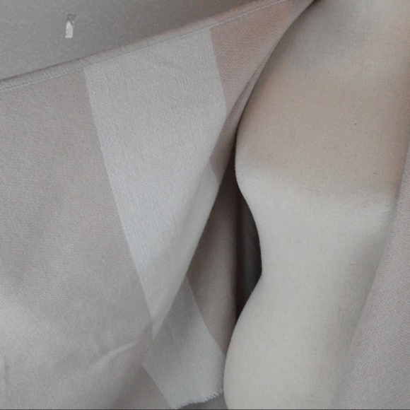 SOIA & KYO Soft Acrylic Wrap Poncho Shawl, Color Block Blush & Cream - One Size - Picture 9 of 11